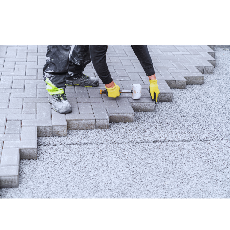 Präzise Verlegung von Rechteckpflaster auf einem Hof. Fachgerecht, Termintreu und nach Wunsch des Kunden. Tief und Erdbau Brock